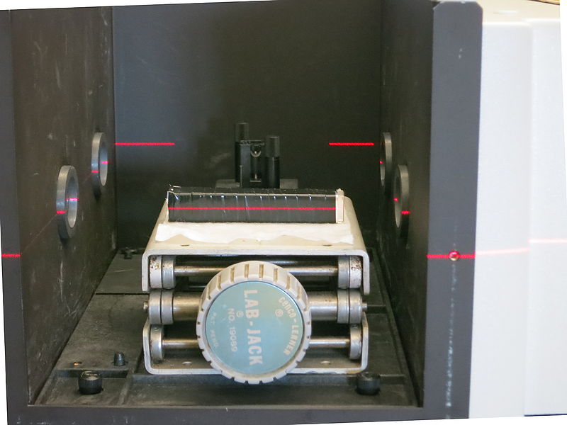 File:Benchm longitudinal Crytur.jpg